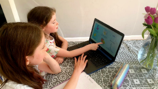 Children using online learning pack at home