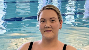 Learn to Swim Laura McLeod Head and shoulders of Learn to Swim student Laura McLeod in a swimming pool