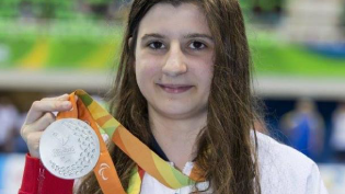 Abby Kane with her silver medal from the 100m backstroke at the Rio 2016 Paralympic Games