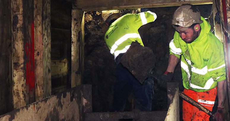 Tunnelling team shift 90 tonnes of earth hand digging Edinburgh sewer Tunnelling team shift 90 tonnes of earth hand digging Edinburgh sewer